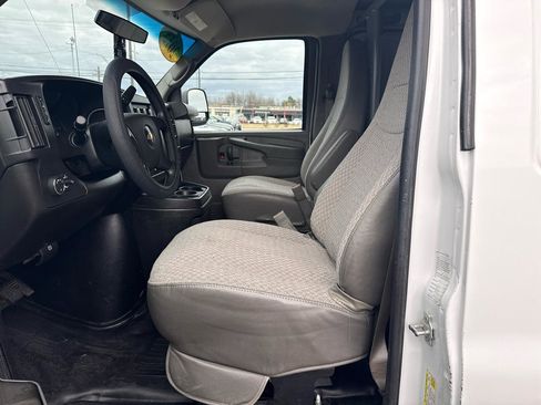 Used 2015 Chevrolet Express 2500 RWD image 11