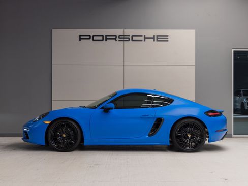 Used 2025 Porsche 718 Cayman image 2