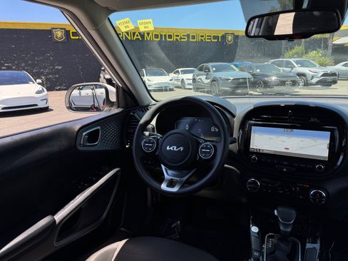 Used 2023 Kia Soul S FWD image 23