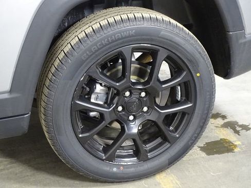 Used 2023 Jeep Compass Altitude image 33