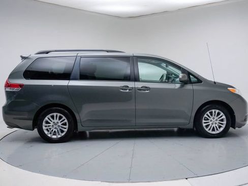 Used 2014 Toyota Sienna XLE FWD image 6