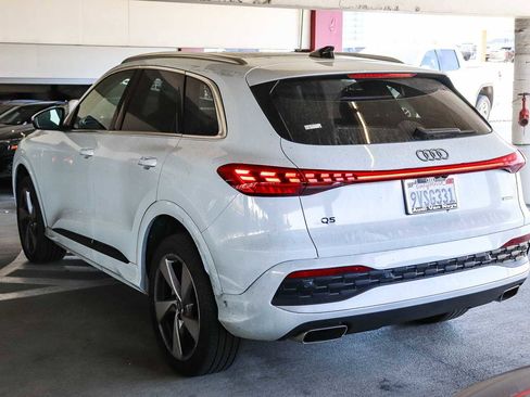 Used 2025 Audi Q5 Premium Plus w/ Premium Plus AWD/4WD image 2