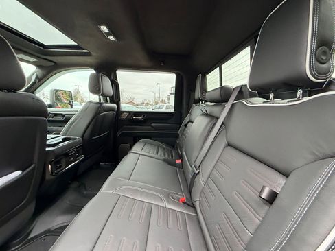 Used 2025 GMC Sierra 2500 AT4X image 5