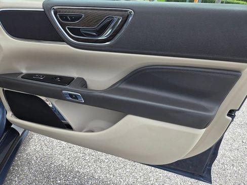 Used 2019 Lincoln Continental Select FWD image 13
