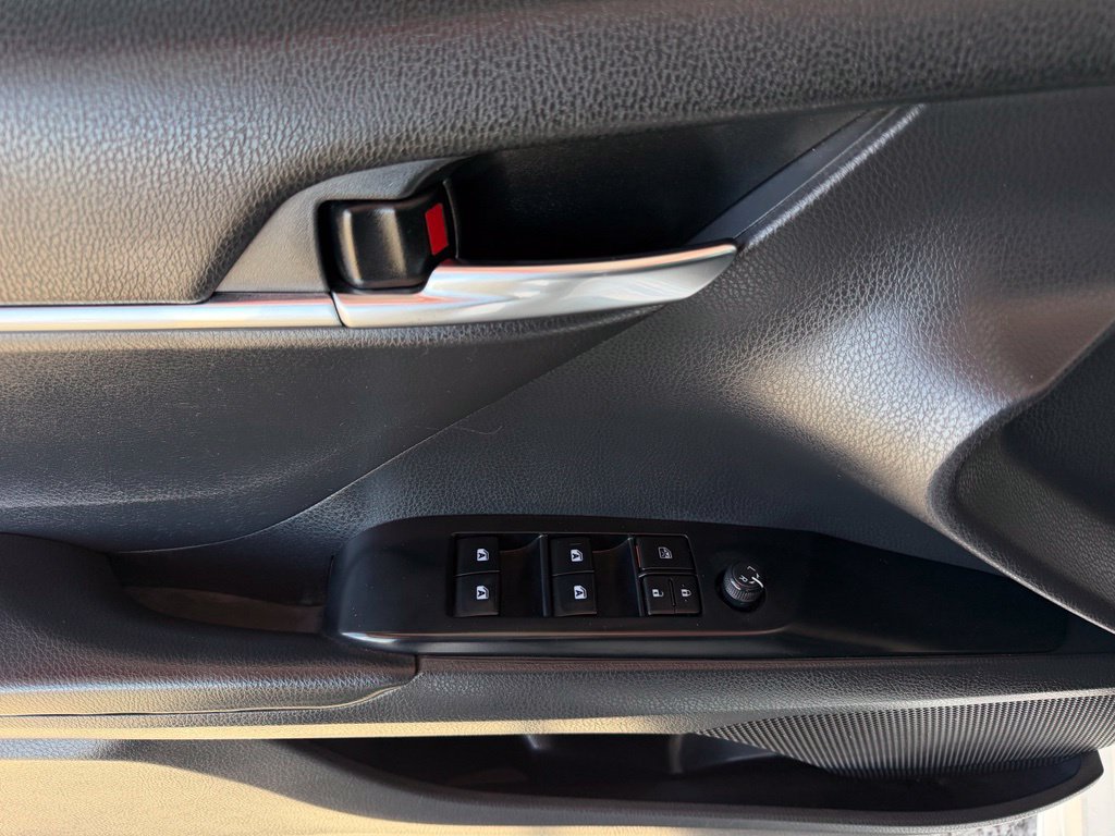 Used 2019 Toyota Camry SE w/ Protection Package (Q2) FWD image 21