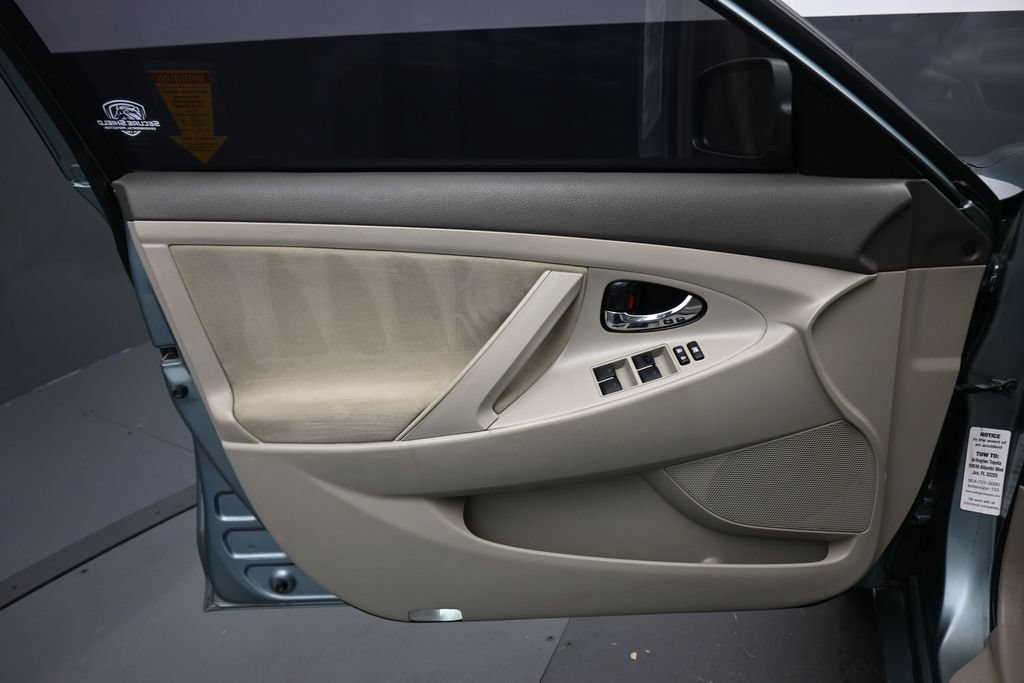 Used 2011 Toyota Camry LE w/ LE Extra-Value Pkg FWD image 9