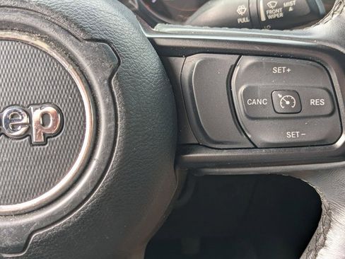 Used 2019 Jeep Wrangler Sport image 12