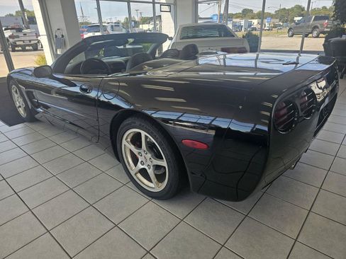 Used 2001 Chevrolet Corvette Convertible w/ Preferred Equipment Group2 RWD image 3