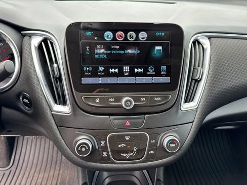 Used 2018 Chevrolet Malibu LT w/ Driver Confidence Package FWD image 19