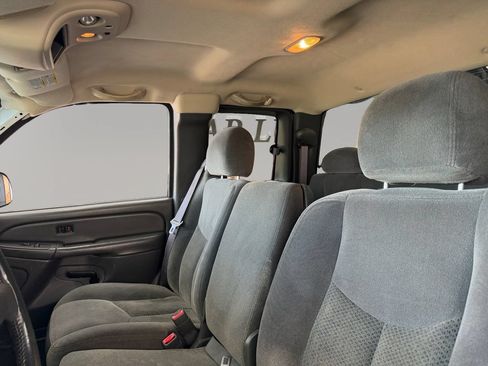 Used 2005 Chevrolet Silverado 2500 LS RWD image 9