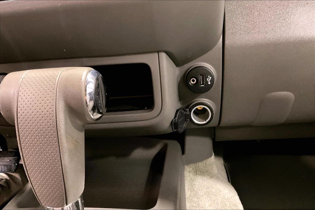 Used 2018 Nissan Frontier SV AWD/4WD image 17