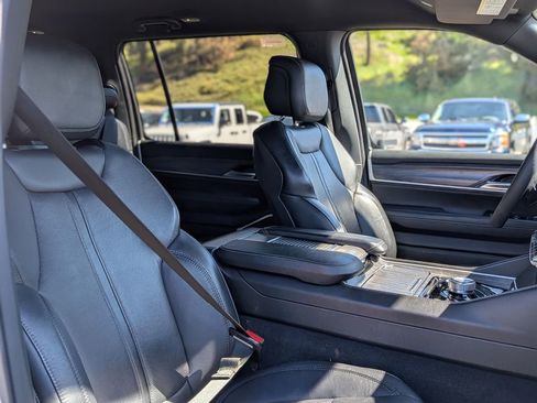 Certified 2024 Jeep Wagoneer L Series II image 24