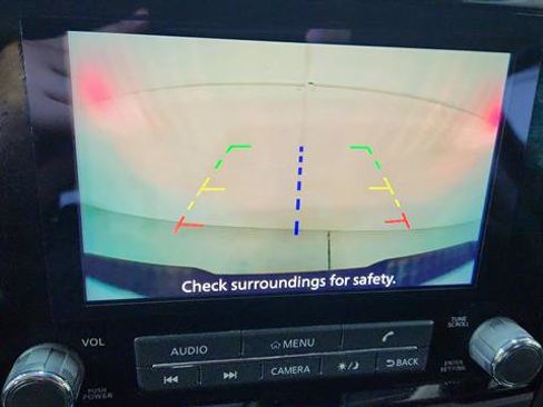 Used 2024 Nissan Titan SV w/ SV Convenience Package image 17