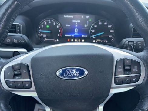 Used 2020 Ford Explorer XLT w/ Equipment Group 202A image 11
