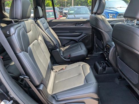 Used 2025 Jeep Grand Cherokee L Limited image 12