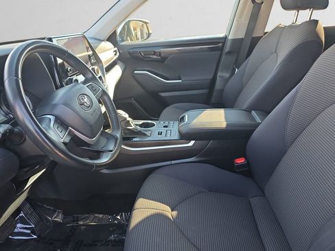 Used 2024 Toyota Highlander LE image 10