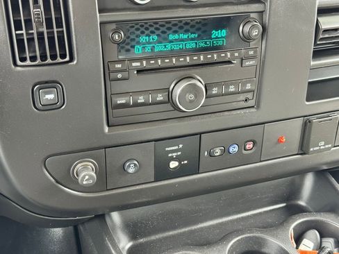 Used 2015 Chevrolet Express 3500 RWD image 27