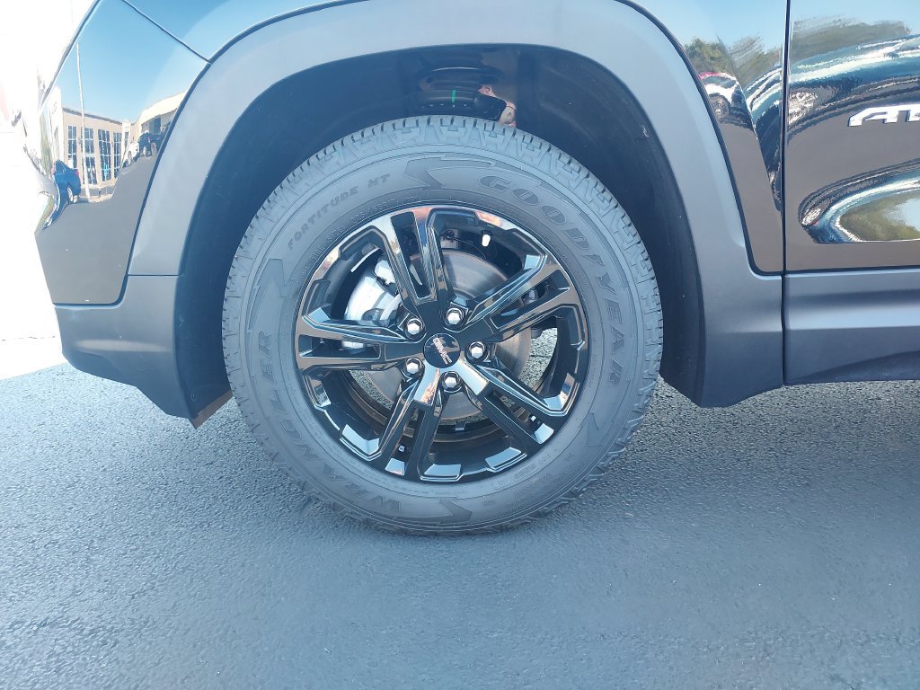 Used 2024 GMC Terrain AT4 w/ Tech Package AWD/4WD image 10