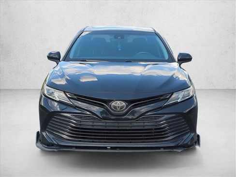 Used 2018 Toyota Camry LE FWD image 2