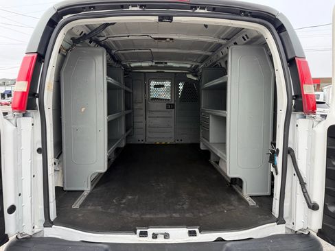 Used 2018 Chevrolet Express 2500 w/ Enhanced Convenience Package image 11