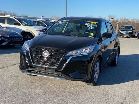 Used 2021 Nissan Kicks S image 3