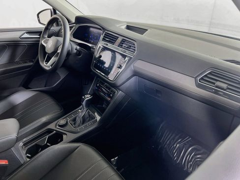 Used 2023 Volkswagen Tiguan SE AWD/4WD image 28