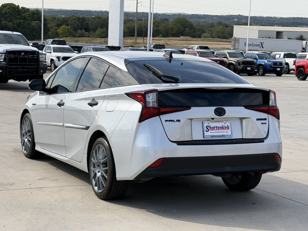 Used 2022 Toyota Prius FWD image 4