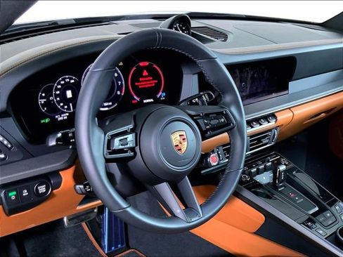 Used 2026 Porsche 911 Carrera RWD image 4