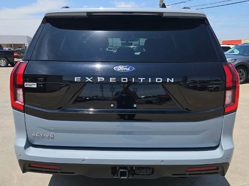 Used 2025 Ford Expedition Active AWD/4WD image 5