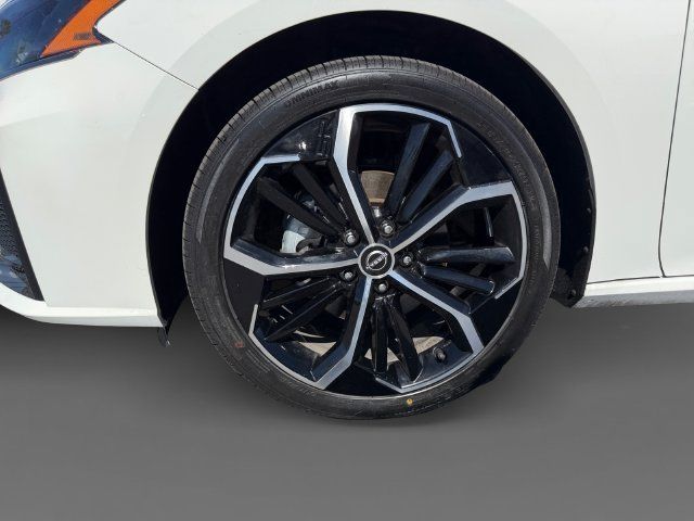 Used 2024 Nissan Altima 2.5 SR FWD image 12