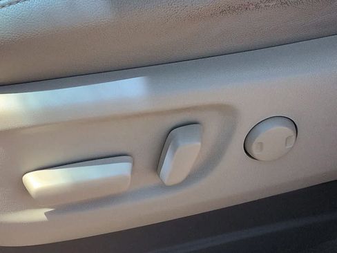 Used 2015 Toyota Sienna XLE FWD image 16