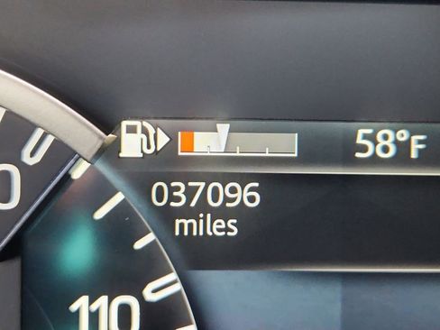 Used 2023 Land Rover Defender 110 X-Dynamic SE image 19