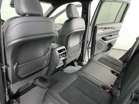 New 2026 Jeep Grand Cherokee Altitude image 17