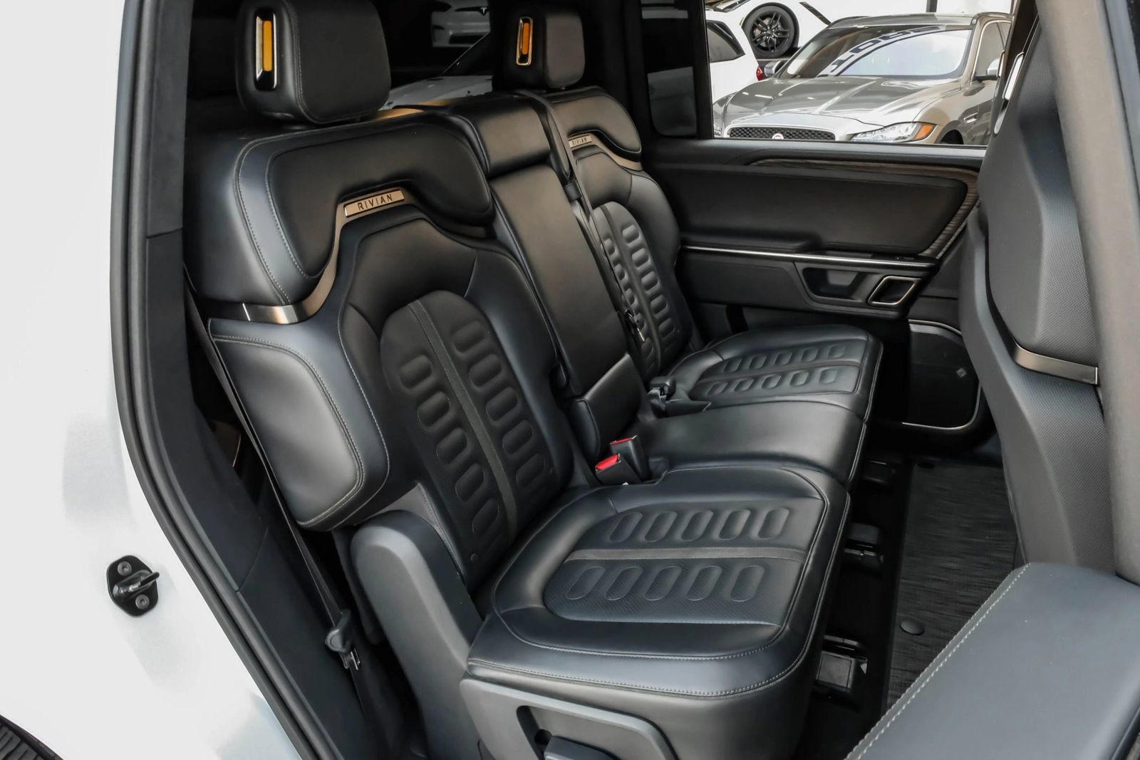 Used 2024 Rivian R1S Adventure Dual AWD/4WD image 46
