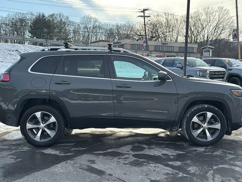 Used 2021 Jeep Cherokee Limited image 3