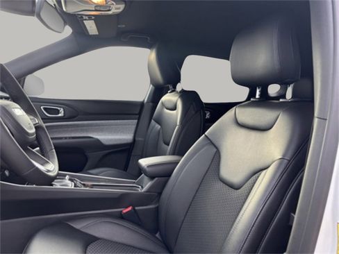 New 2026 Jeep Compass Latitude image 13