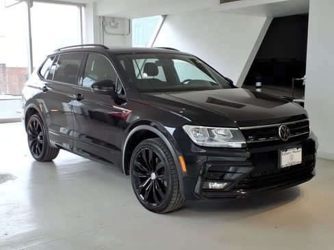 Used 2020 Volkswagen Tiguan SE R-Line AWD/4WD image 3