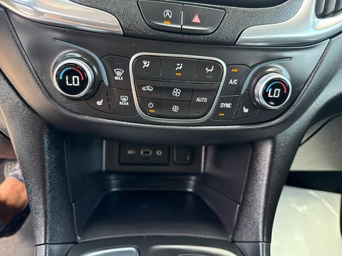 Used 2024 Chevrolet Equinox LT FWD image 25