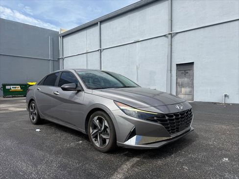Used 2021 Hyundai Elantra SEL w/ Convenience + Premium Package FWD image 4