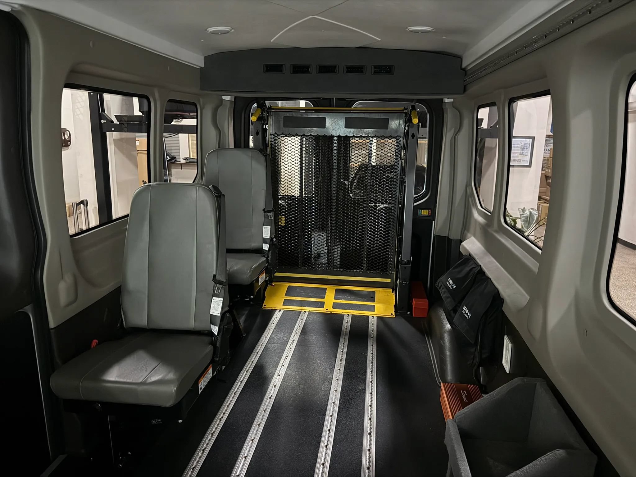 Used 2019 Ford Transit 250 148 Medium Roof RWD image 35