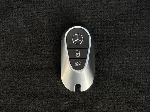 Used 2025 Mercedes-Benz GLC 300 4MATIC image 64