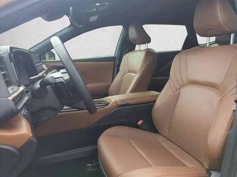 Certified 2025 Toyota Crown Signia AWD/4WD image 21