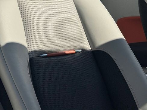 Used 2018 Rolls-Royce Dawn image 64