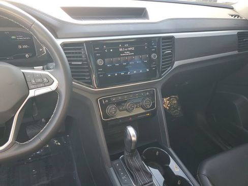 Certified 2023 Volkswagen Atlas SE FWD image 25