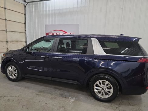 Used 2022 Kia Carnival LX image 8