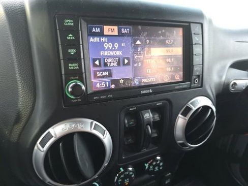 Used 2013 Jeep Wrangler Unlimited Sahara w/ Connectivity Group image 10