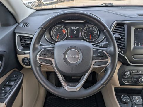 Certified 2019 Jeep Cherokee Latitude w/ Cold Weather Group image 15