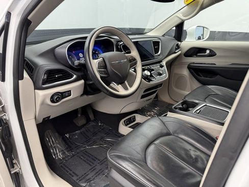 Used 2020 Chrysler Pacifica Limited w/ 8-pass Seating Package image 40