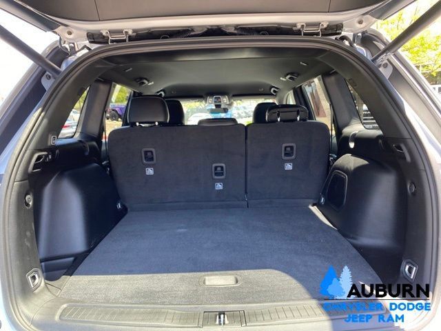 Used 2026 Jeep Grand Cherokee Limited AWD/4WD image 12