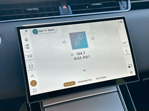 Used 2025 Land Rover Range Rover Evoque S image 19